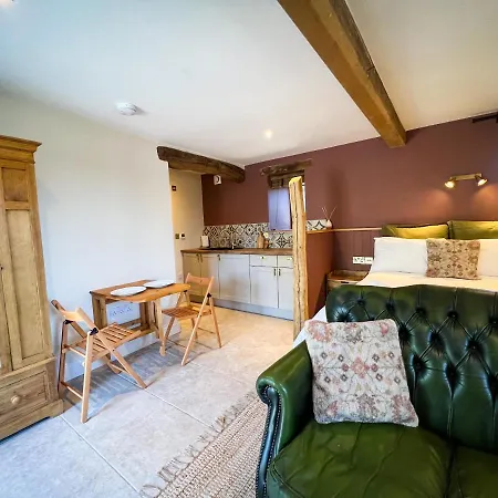 Tethera, Amma Barn Shap