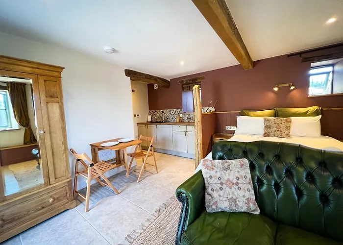 Tethera, Amma Barn Shap