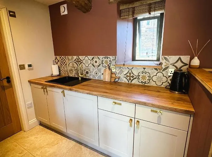 Apartment Tethera, Amma Barn Shap